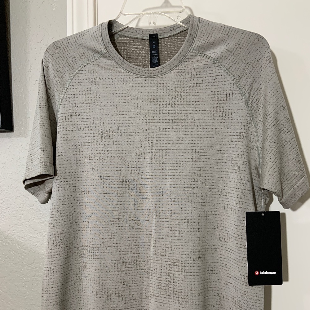 (NEW) Mens Lululemon Athletic Top (M) -NWT